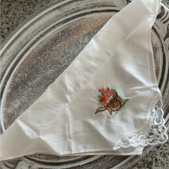 Vintage Floral Cottagecore Embroidered Handkerchief Lace Linen Patch Sewing - Picture 5 of 6